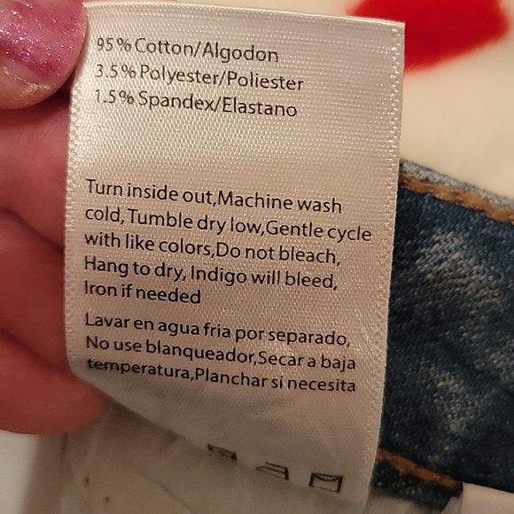 Risen High-Rise Frayed Hem Denim Shorts - Light Blue - Picture 5 of 6